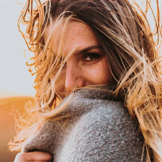 Mujer en el viento
