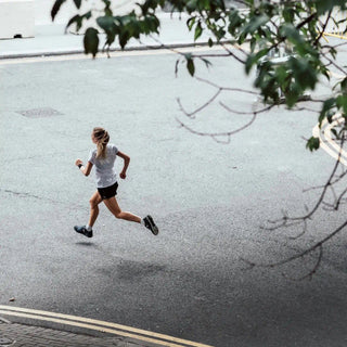 MSM: Mujer trotando en la calle