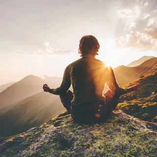 Meditación Hombre Montaña