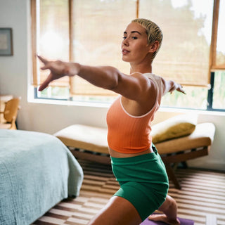 Mujer haciendo yoga