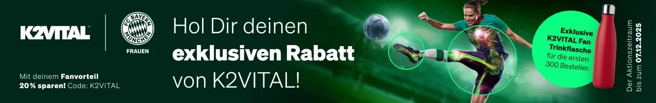 Eine Fußballspielerin im grünen Trikot kickt einen Ball. Text wirbt für K2VITAL-Fanrabatt und gratis Flasche für erste 300 Käufer; K2VITAL- und Bayern-Logos sichtbar.