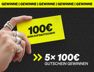 Hand hält gelbe Karte mit "100€ Einkaufsgutschein"; darunter Text "5×100€ Gutschein gewinnen".