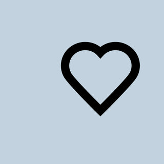 Un símbolo de corazón negro sobre fondo azul que representa los elementos naturales.
