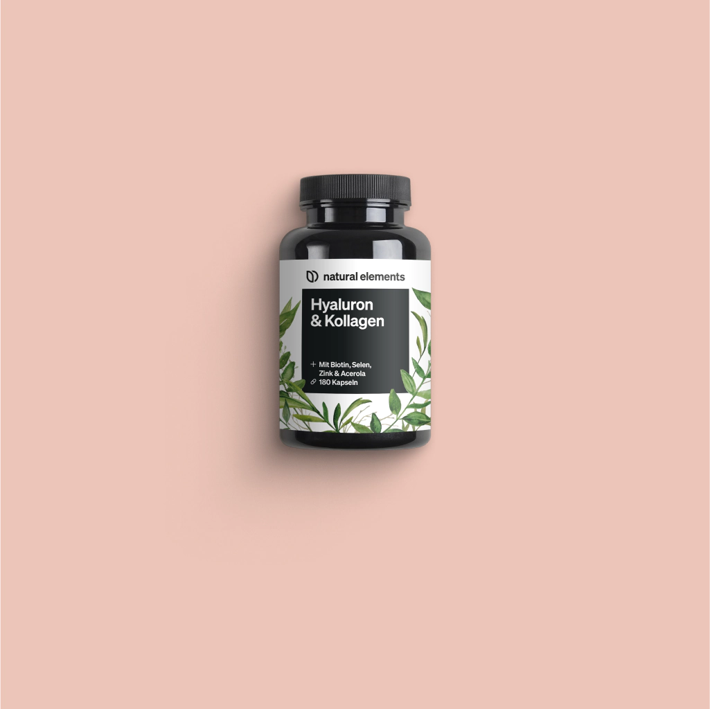 Eine Flasche Vitamin C mit grünen Blättern auf rosa Hintergrund, die die natürlichen Elemente zur Geltung bringt.