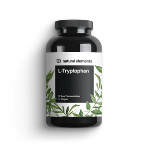 Una elegante botella negra con la etiqueta estilizada "Cápsulas NATURAL ELEMENTS L-Tryptophan" hermosamente adornada con ilustraciones de hojas. La etiqueta resalta que el producto es tanto vegano como fermentado, promoviendo una experiencia de sueño natural vinculada a la hormona del sueño melatonina.